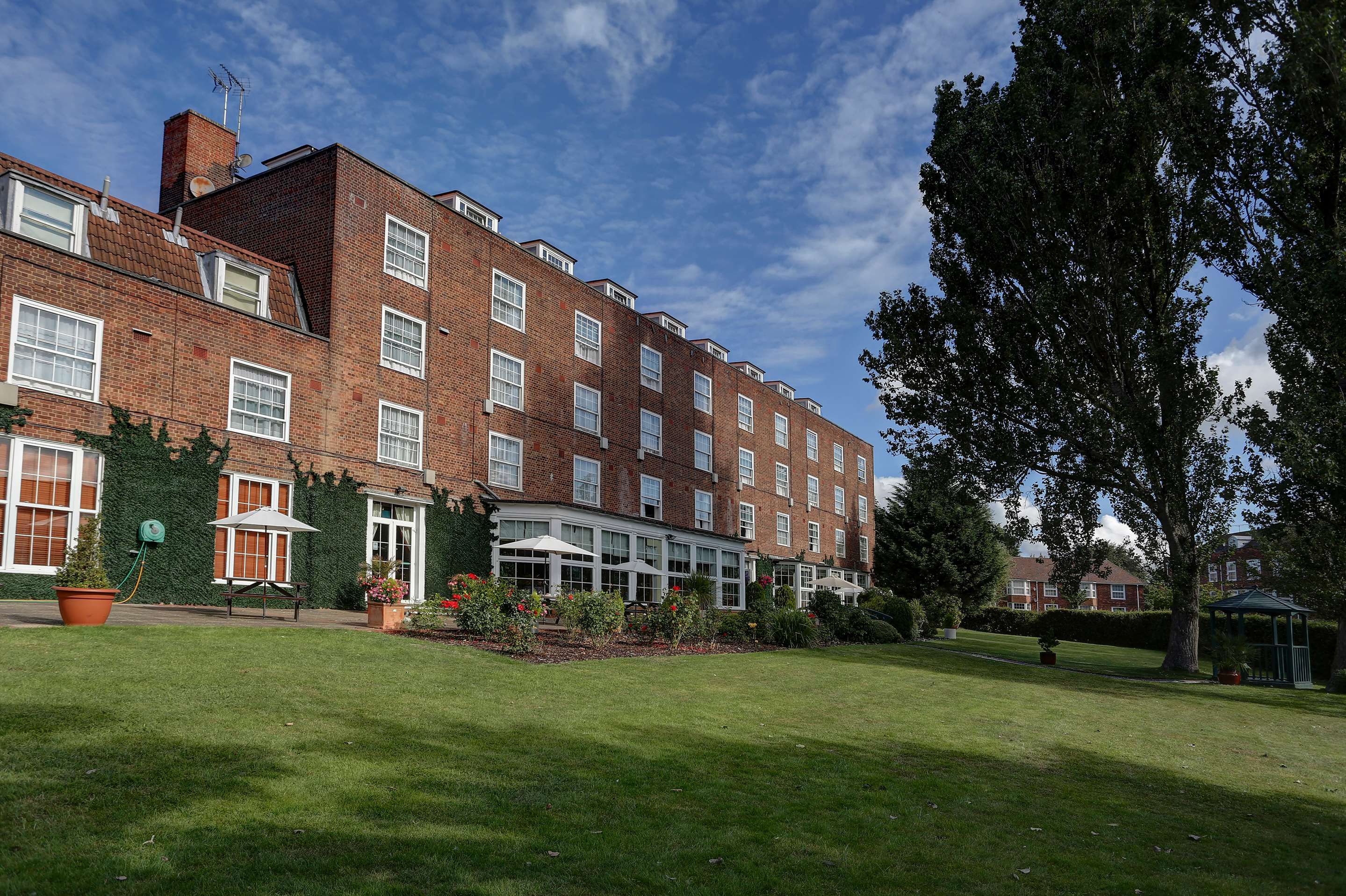 Best Western Welwyn Garden City Homestead Court Hotel - Welwyn Garden City - Edificio