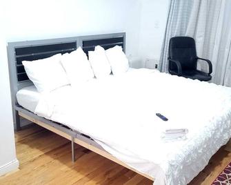 Master bedroom with bathroom. With Fridge, Mircowave . 50 Inch LCD, etc. - Jersey City - Bedroom