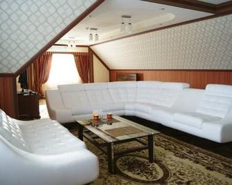 Hotel Mayiskiy Sad - Nischni Nowgorod - Wohnzimmer