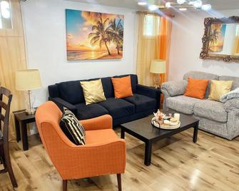 Serenity Guest Suite in Pocatello - Pocatello - Living room