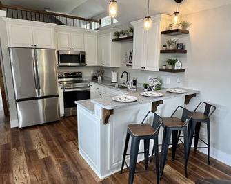 Lakefront Cabin - Benson - Kitchen