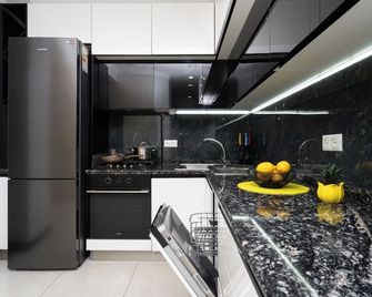 City Center Apartment Mashtots Street 33-1 - Yerevan - Kitchen