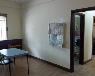 Casa de hospedes 436 - Kurytyba - Jadalnia