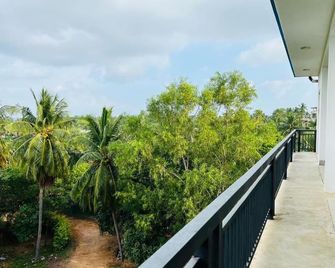 Esha Beach Resort - Trincomalee - Trincomalee - Balcony