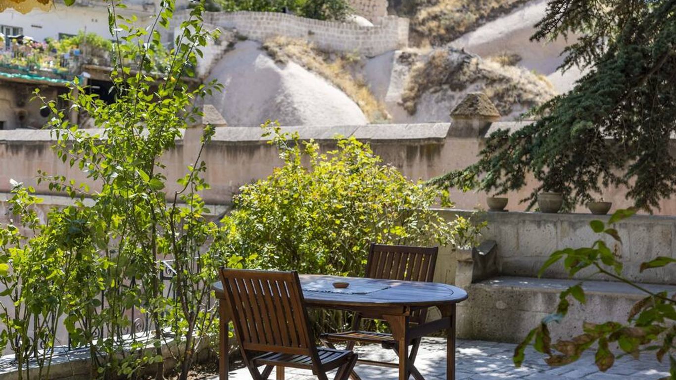 El Puente Cave Hotel