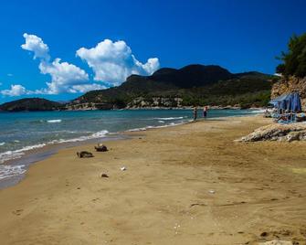 Golden Sand - Marathokampos - Playa