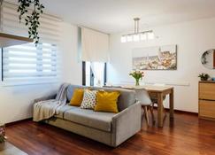 2 bedroom apartment RM7 - Gerona - Sala de estar