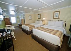 Georgianne Inn & Suites - טיבי איילנד - חדר שינה