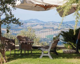 Hotel Mamiani & Relaxing Spa Urbino - Urbino - Patio