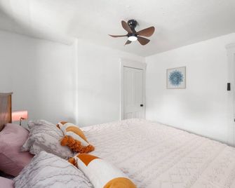2BR Apartment near Providence - West Warwick