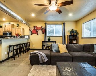 Secluded Nampa Idaho Home, Near Shopping - Nampa - Living room