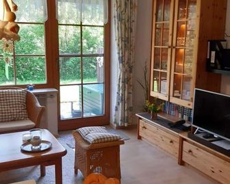 Ferienwohnung Enzian 3 im Feriendorf Sonnenhang im Allgäu - Missen-Wilhams - Sala de estar