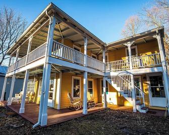 Cozy Apartment with Sauna in Historic Stone Ridge - Stone Ridge - Building