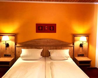 Hotel Paintner - Germering - Bedroom
