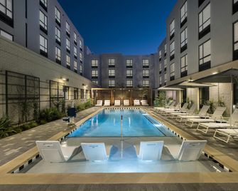 Hampton Inn by Hilton Austin East Side 5th Street - Austin - Piscina