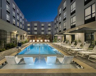 Hampton Inn by Hilton Austin East Side 5th Street - Austin - Pool