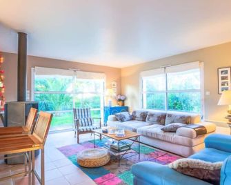 Holiday Home Roch Azur by Interhome - Saint-Pierre-Quiberon - Living room