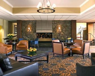 Sheraton Milwaukee Brookfield Hotel - Brookfield - Oleskelutila
