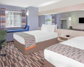 Microtel Inn & Suites by Wyndham Appleton - Appleton - Bedroom
