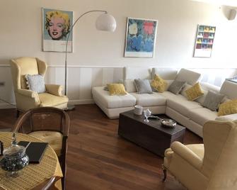 penthouse in the city centre - Rávena - Sala de estar