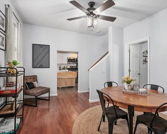 Walk to Bridge Street from the Westside Charmer! - Grand Rapids - Dining room