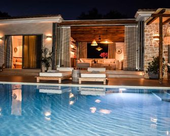 Mandraki Village Boutique Hotel - Koukounaries - Басейн