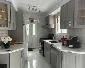 stay at a greenery neighborhood - Richmond Hill - Kitchen