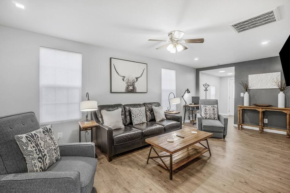 Clean, comfortable home. - Marion - Sala de estar