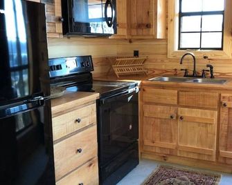 Cabins At Midway, Potter`s Wheel - Fulton - Cucina