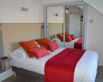 Logis Hotel du Parc-Restaurant - Le Rouget de Lisle - Lons-le-Saunier