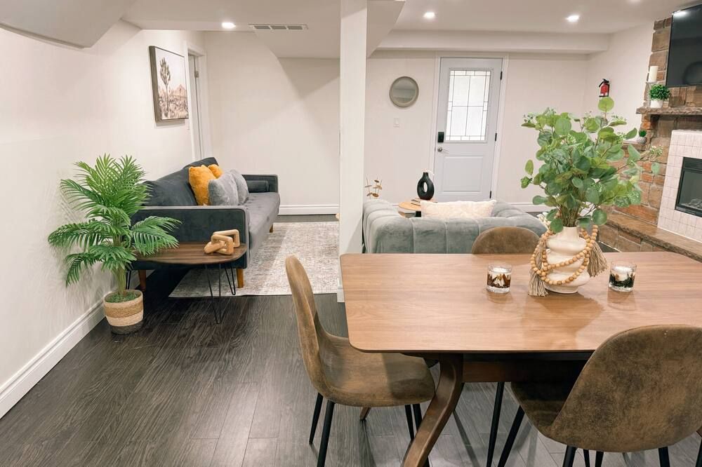 New Chic & Spacious 2br Home Near Yonge St - Newmarket - Eetruimte