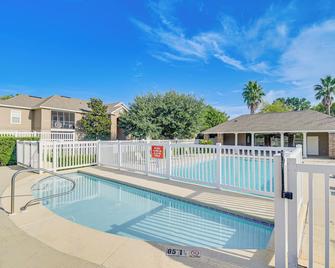 Snowbirds Welcome Foley Condo with Pool Access - Foley - Pool