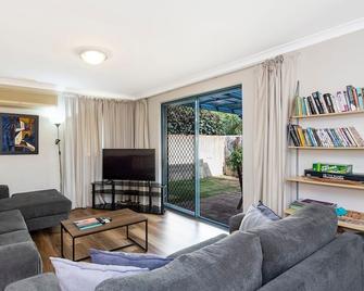 Bridges Retreat Dunsborough - Dunsborough - Living room