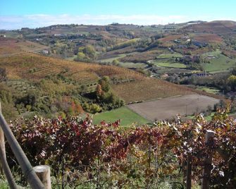 Bricco Rosso - Farigliano - Vista del exterior