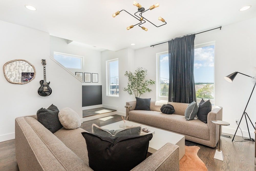 Nimbus-Rooftop Deck-Hot Tub-Mins to Broadway - נאשוויל - סלון