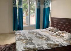 #Indepandant #Private Room #Attached Bath #Garden View - Kharar - Bedroom