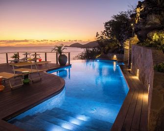 Villa Dolcevita by KlabHouse - Pares - Pool