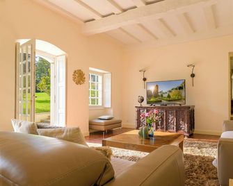 Logis de Rochecotte, a charming place in the land of Loire Valley châteaux. - Côteaux-sur-Loire - Sala de estar