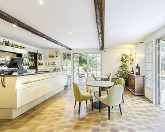 Best Western Domaine de Roquerousse - Салон-де-Прованс - Їдальня