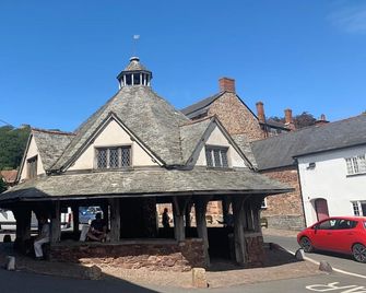 The Carew Arms - Taunton