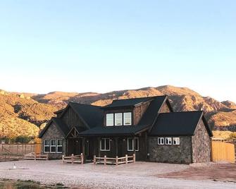 The Grand Ranch at Zion Farm Stay, #2! Mini Animals, Highland Cows-Family Farm - Kanarraville - Building
