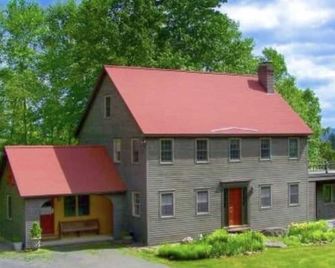 Hilltop Home With Great Views - Putney - Building
