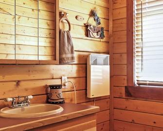 Remote Antimony Log Cabin with Green Meadow Views! - Antimony - Bathroom