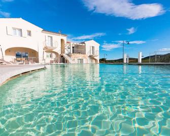 Residence Sardegnasummer Li Mori - Budoni - Piscina