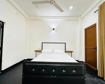 Large 4 Bedroom Spacious Apartment in Nugegoda, Colombo - Nugegoda - Habitación