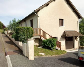A 5 Minutes à Pied du Bourg , Maison Avec Jardin Arboré - Seilhac - Edificio