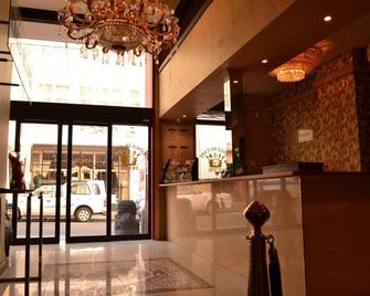 Kings in Cape Hotel - Cape Town - Front desk