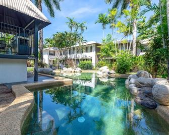 Seascape Holidays at Reef Terraces on St Crispins - Port Douglas - Piscina