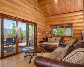 Custom Log Cabin w/ MTN views, wrap around decks, 10 Min. to Fishing & Reservoir - Basalt - Living room