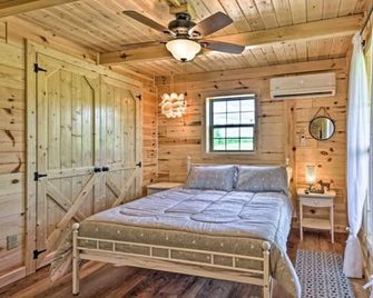 Mammoth Cave Cabin Rentals 3 - 12.8 miles from Mammoth Cave National Park - Mammoth Cave - Bedroom